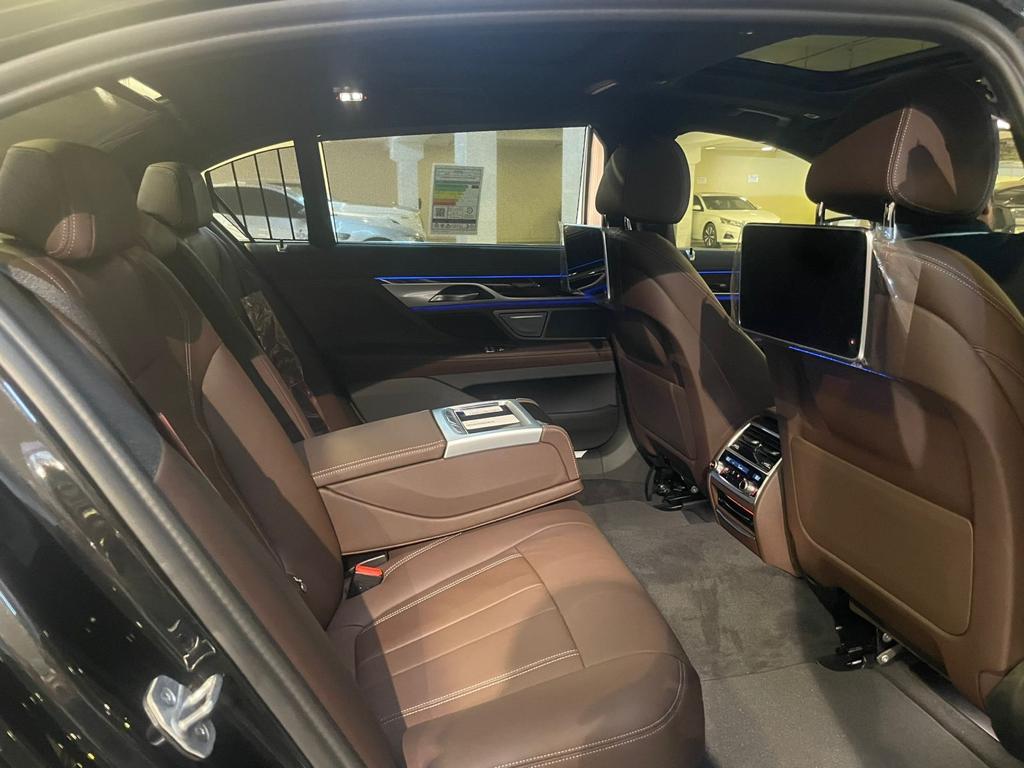 BMW 7 Series Black