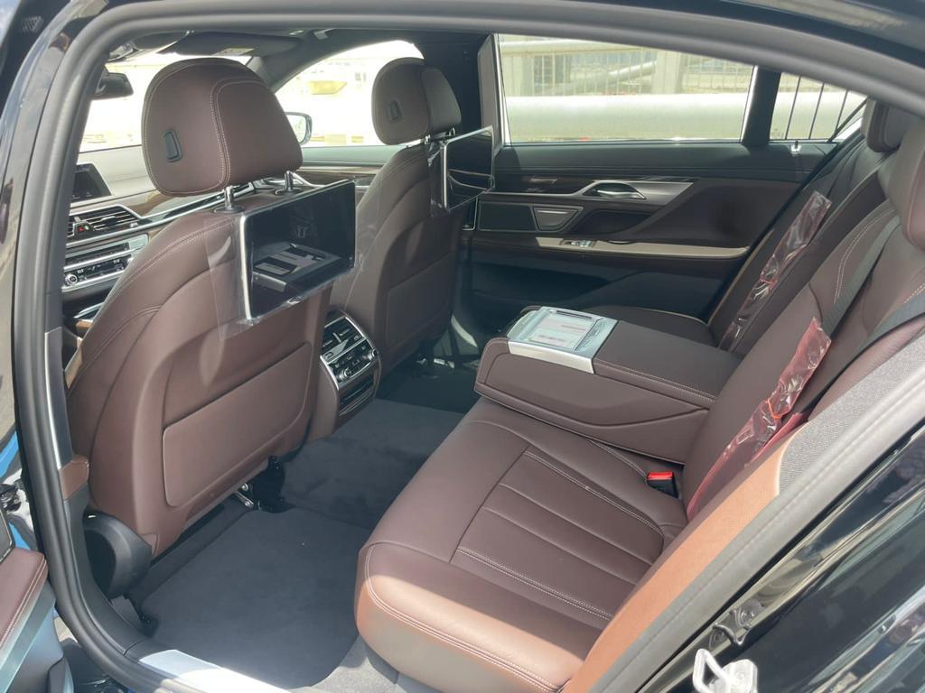 BMW 7 Series Black