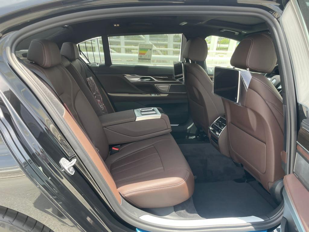 BMW 7 Series Black